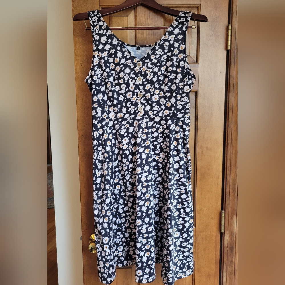 Floral Sleeveless Dress - Black and White